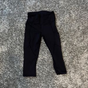 Black Lululemon Cropped Leggings 19 ins